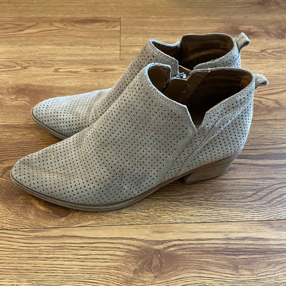 Frank Sarto Size 6.5 Suede Low-Cut Tan Suede Boots